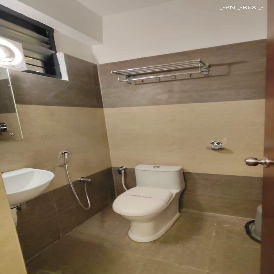 Shower, towels, soap, shampoo