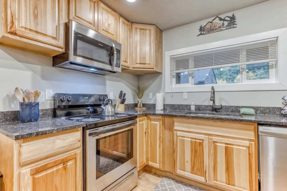 Full kitchen