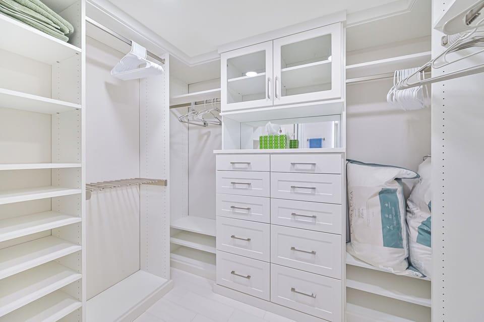 BonBay1 - Custom closet in the primary suite