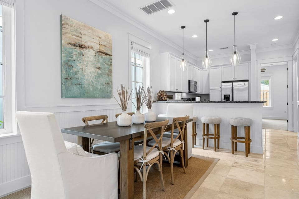 Dining Area & Breakfast Bar