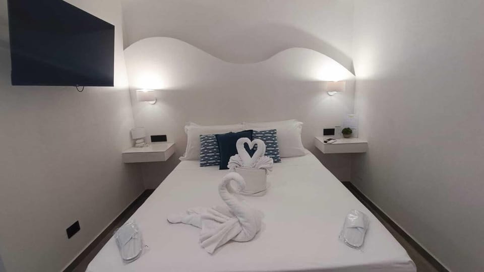 Deluxe Double Room | In-room safe, desk, blackout drapes, soundproofing