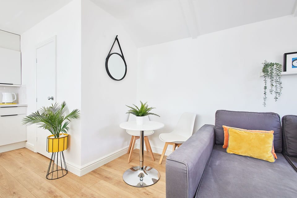 Sunnyside Studio, Bempton - Host & Stay