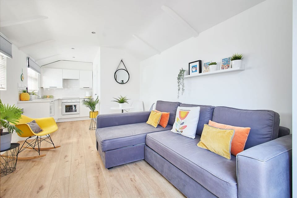 Sunnyside Studio, Bempton - Host & Stay