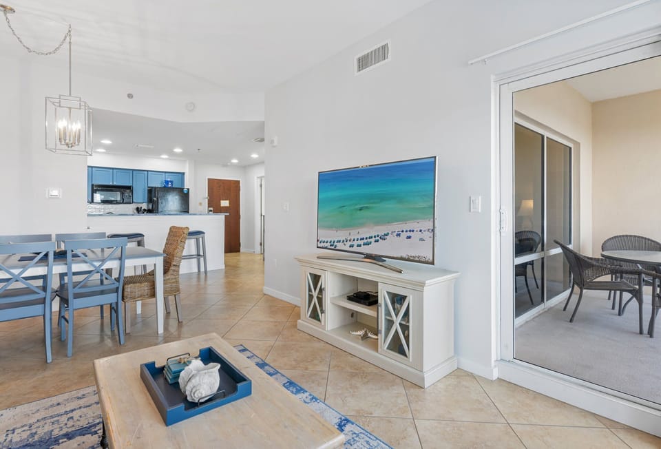 Spacious Dining/ Living