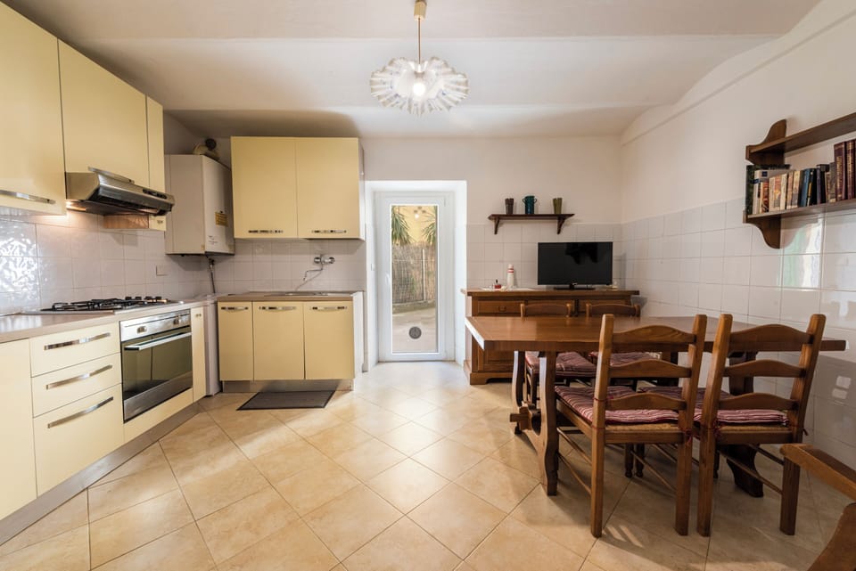 Comfort Apartment, Patio | Private kitchen | Fridge, stovetop, cookware/dishes/utensils