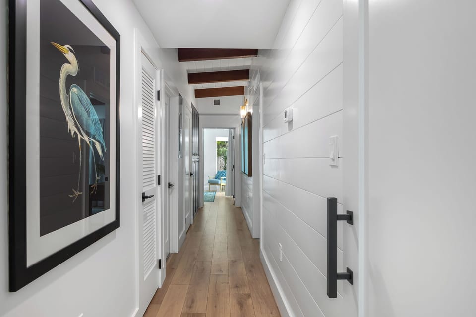 Hall to bedrooms