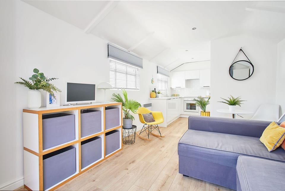 House | Desk
