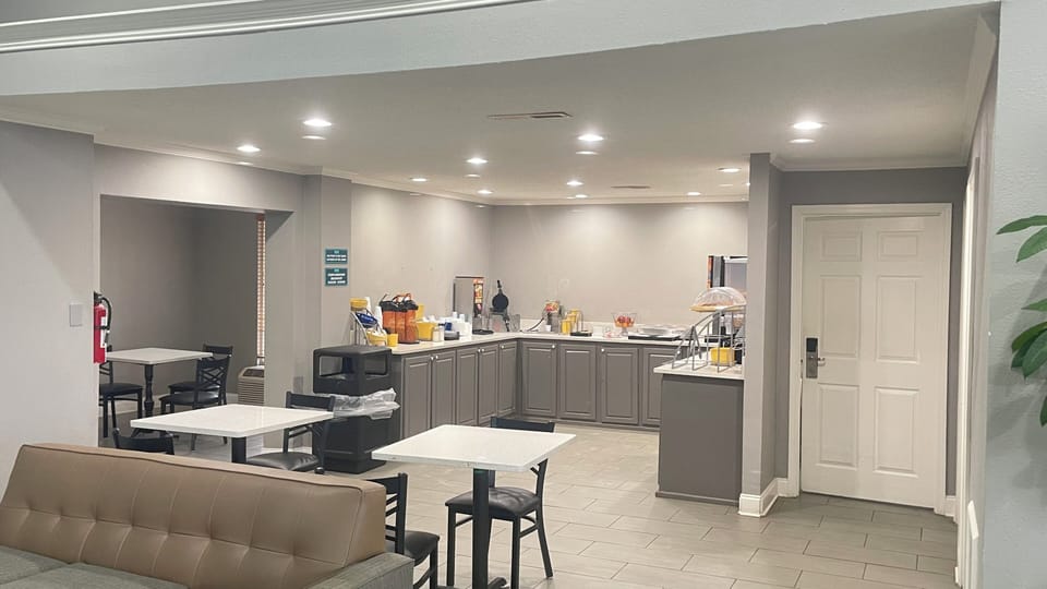 Free daily continental breakfast