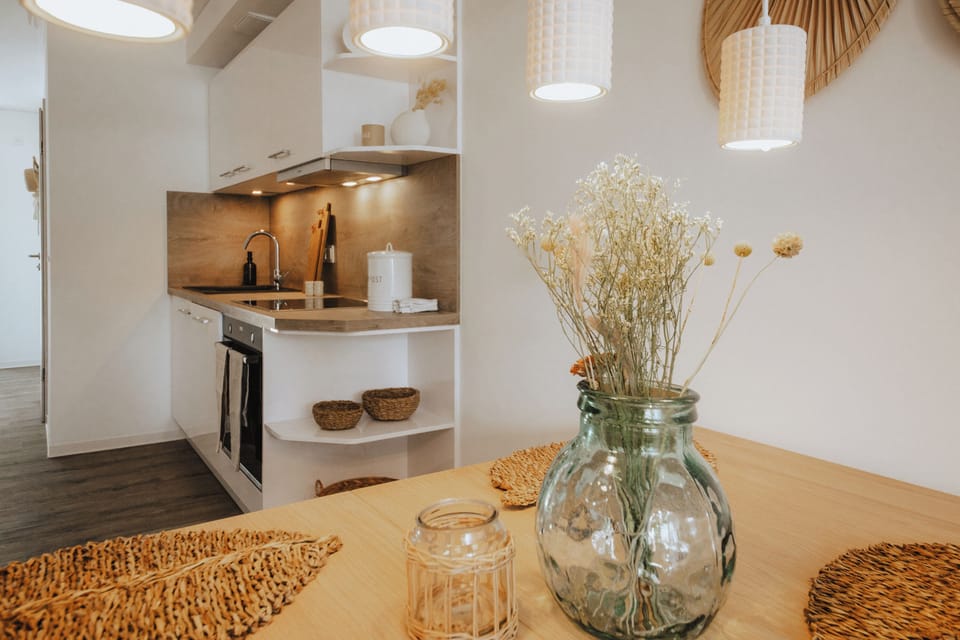 Design House | Private kitchen | Full-size fridge, microwave, oven, stovetop