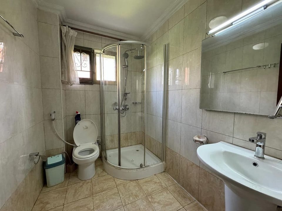 Classic Double Room, Lake View | Bathroom