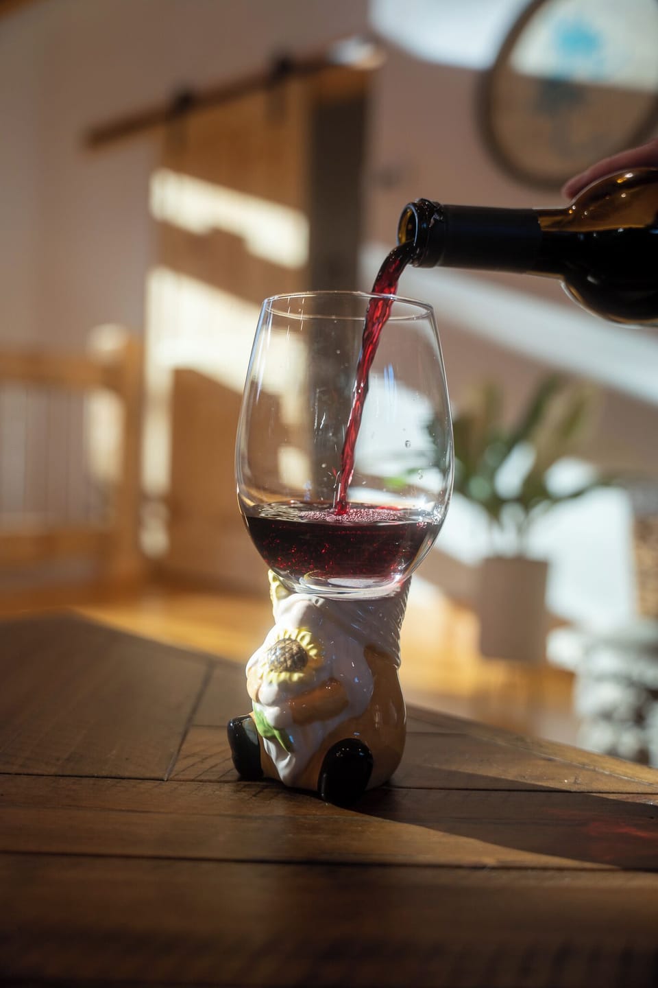 Pour a glass & unwind—golden hour, gnome glasses & cozy cabin vibes await!