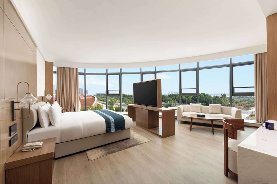 Executive Suite, 1 King Bed, Non Smoking, River View