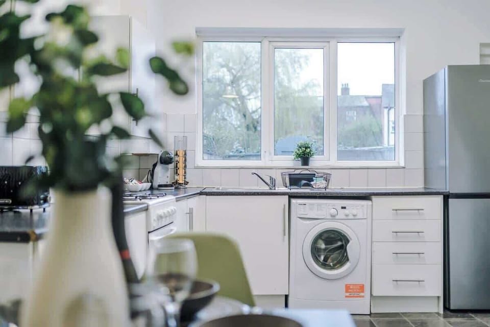 The fully equipped kitchen has everything you need for a long or short stay in Manchester.