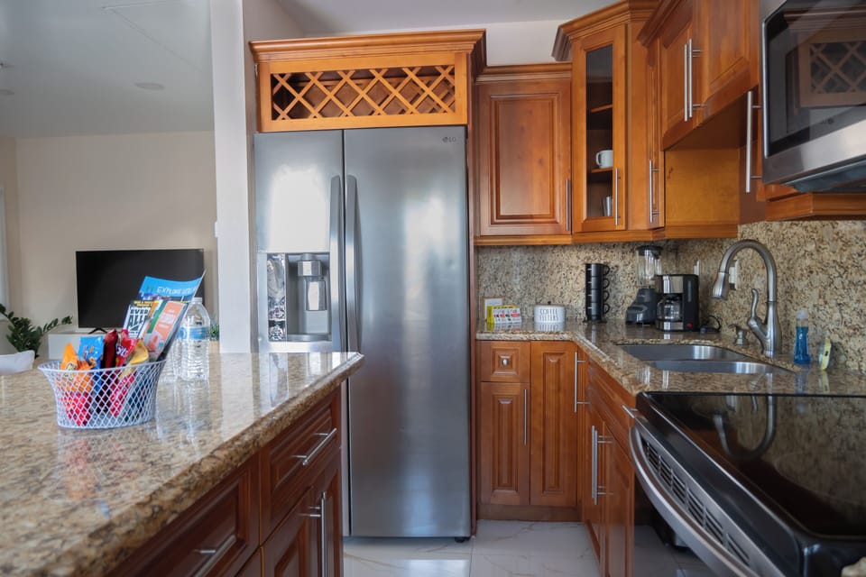Cook and dine with ease in this fully equipped kitchen. *Snacks may vary