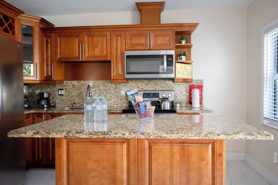 Cook and dine with ease in this fully equipped kitchen. *Snacks may vary
