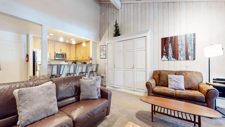 Home Decor, Indoors, Building, Furniture, Living Room