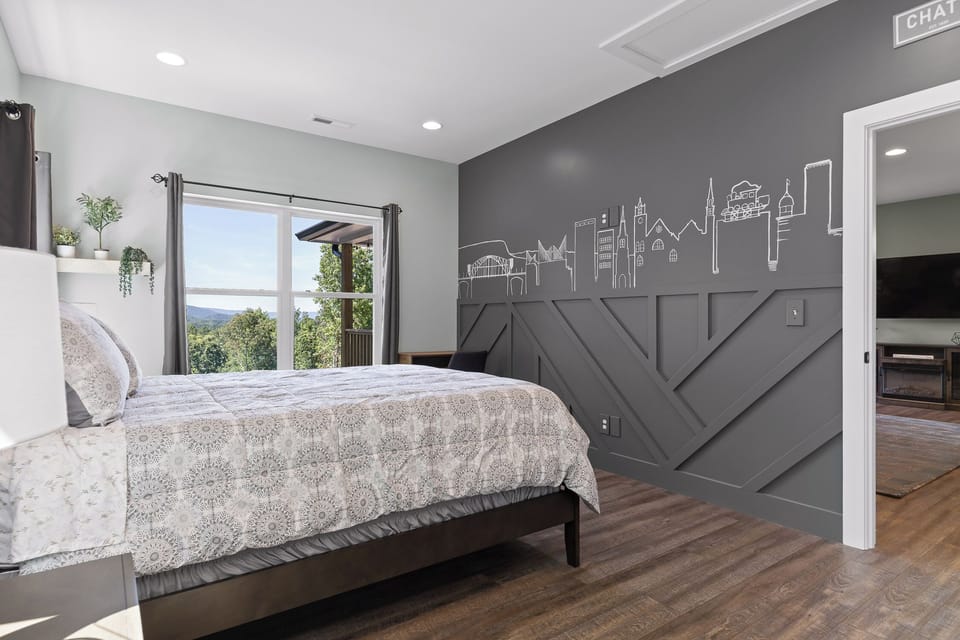 TOP Queen Bed in Master Bedroom w: Desk 2