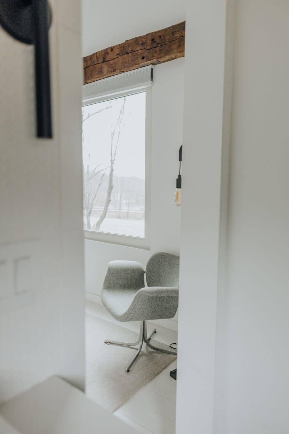 Expansive window looking out to nature
