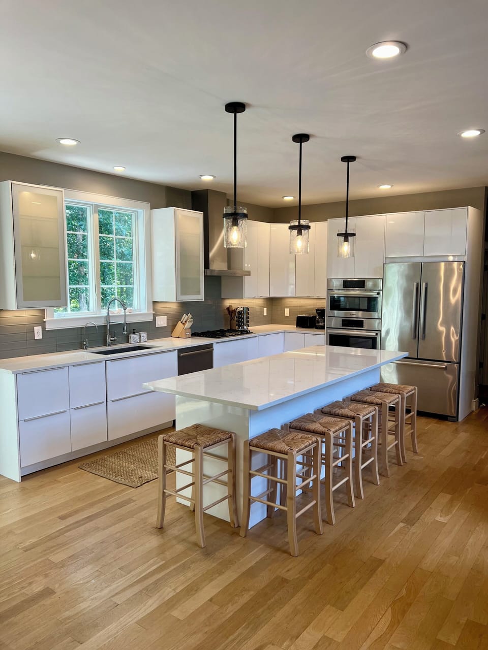 Modern Kitchen Has Everything You Need to Cook the Perfect Meal!