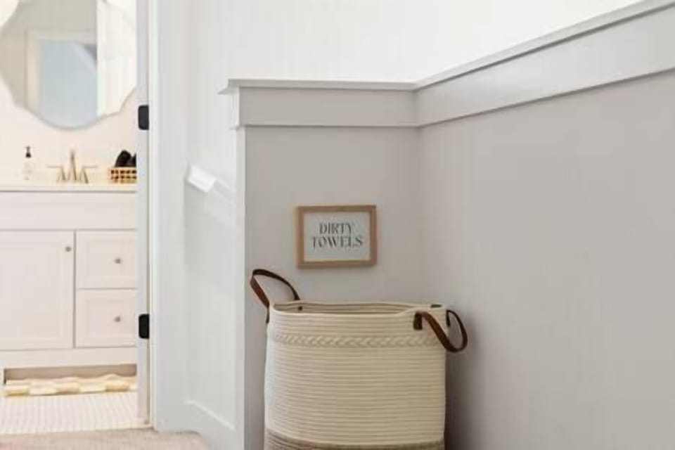 Hallway Upstairs (2)