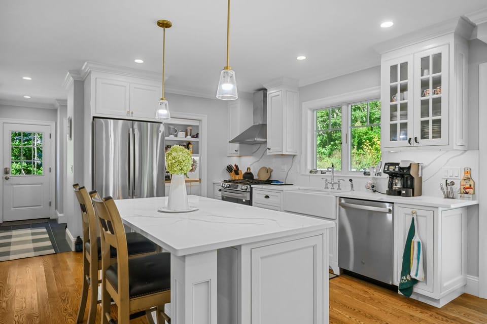 Brand new kitchen with updated appliances!
