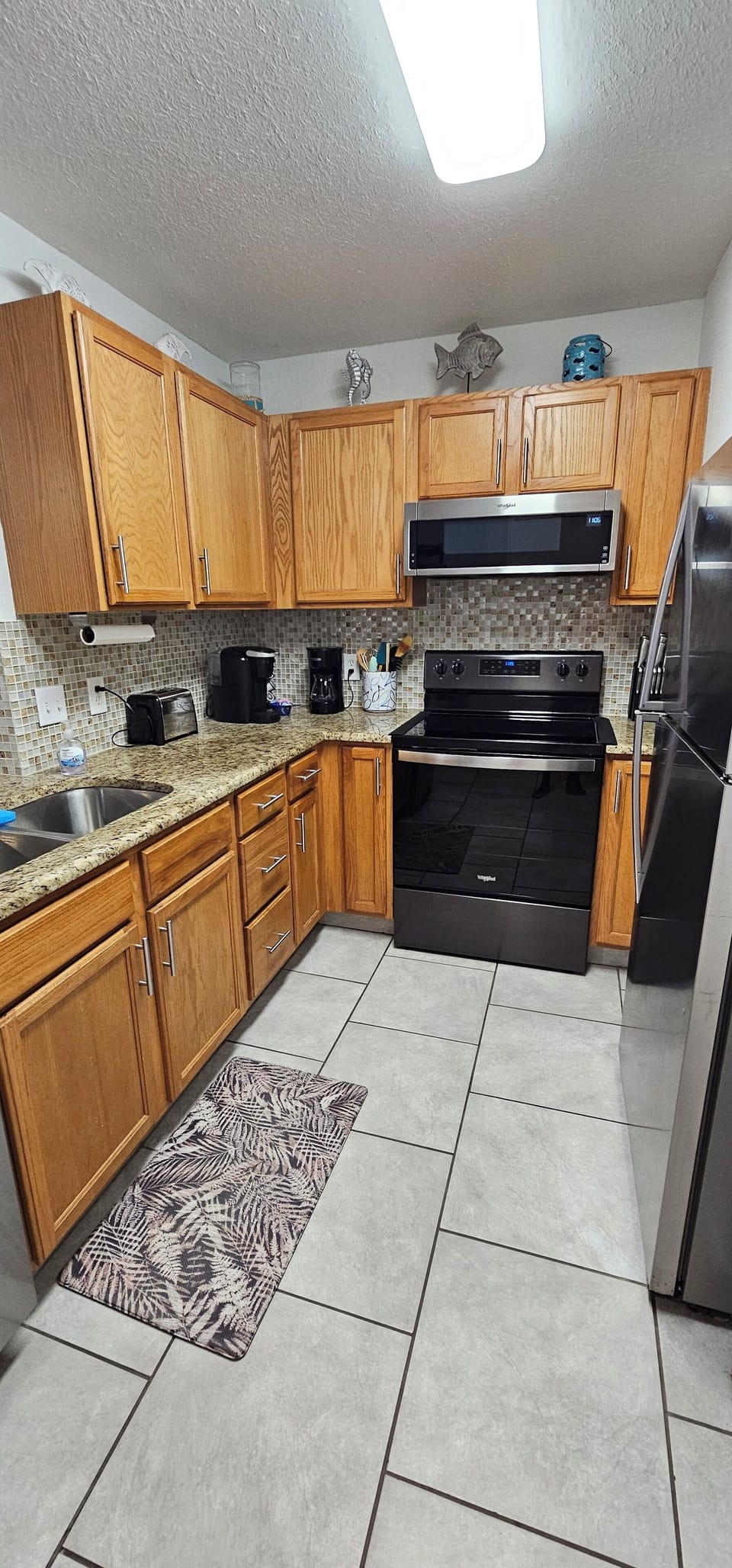 Fully stocked kitchen. Both types of coffee pots. 