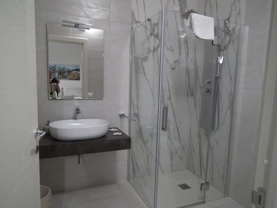 Standard Triple Room | Bathroom | Bidet