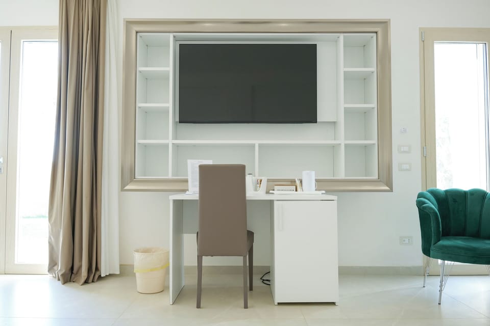Luxury Suite, Garden View | WiFi (free)
