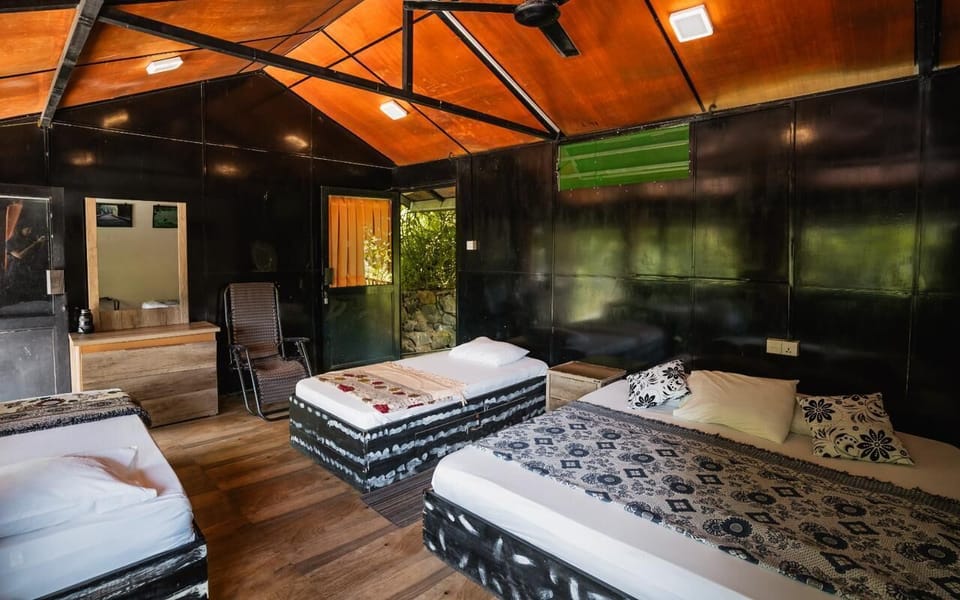 Comfort Triple Room, Balcony, Garden View | Soundproofing, iron/ironing board, free WiFi
