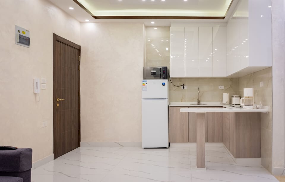 Comfort Apartment, Balcony, City View | Private kitchen | Electric kettle, toaster