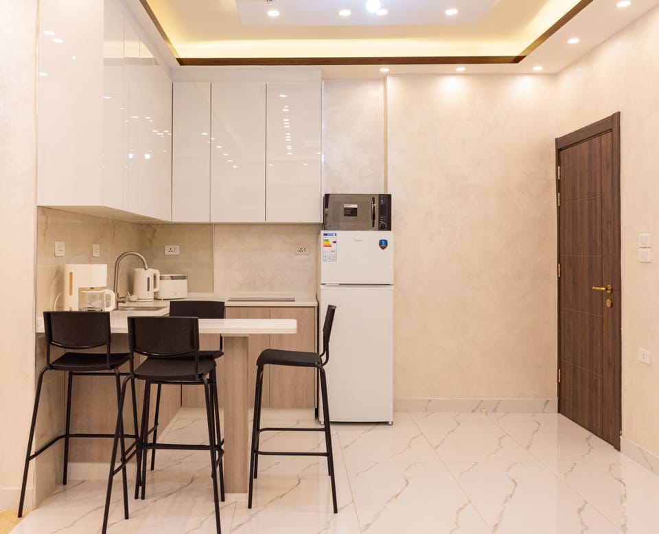 Comfort Apartment, Balcony, City View | Private kitchen | Electric kettle, toaster