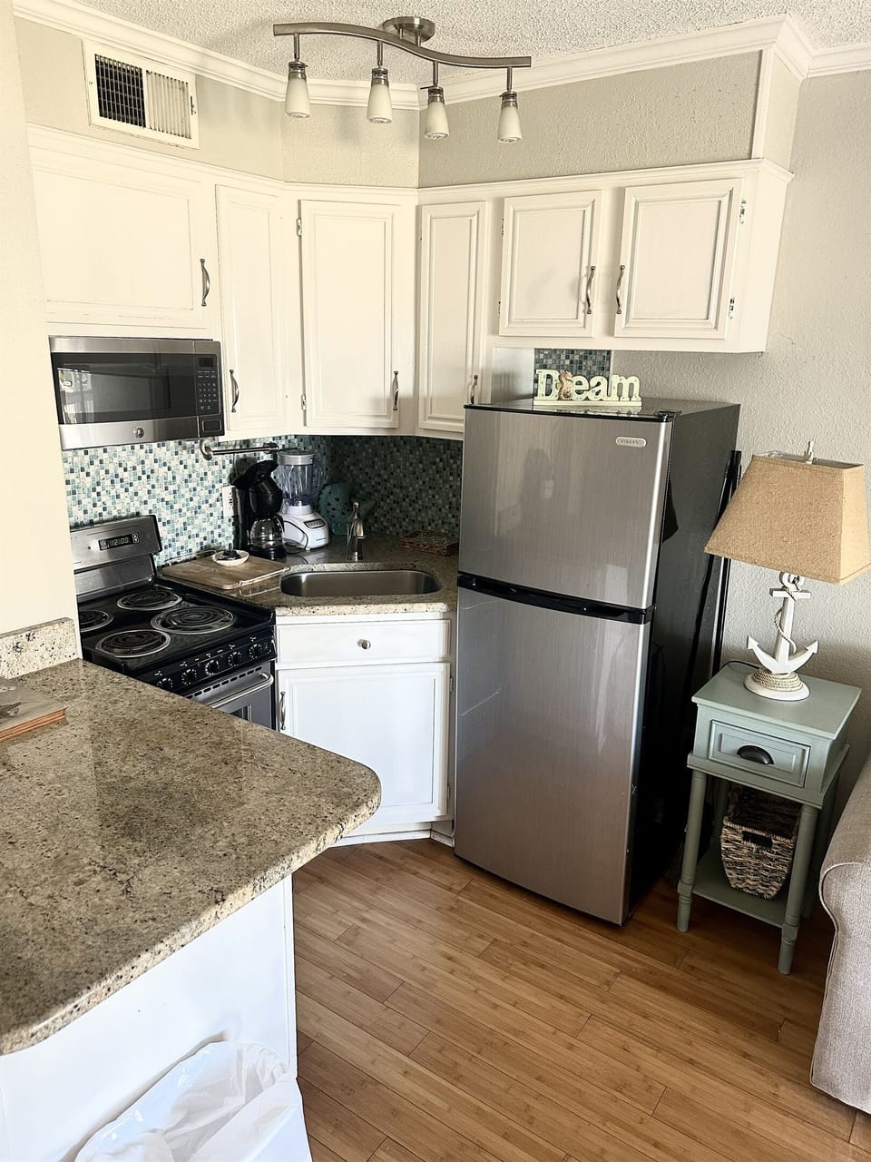 While compact, it's small but mighty - everything you need is here in the kitchen