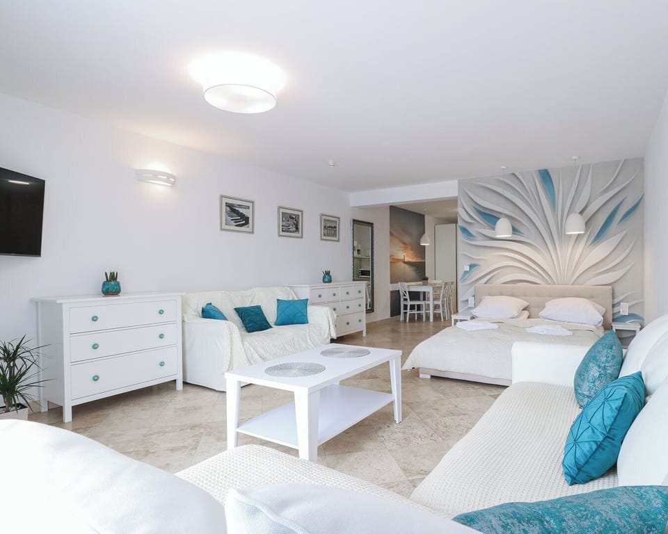 Deluxe Studio Suite | Iron/ironing board, free WiFi