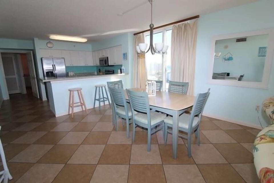 Condo, 3 Bedrooms | Dining