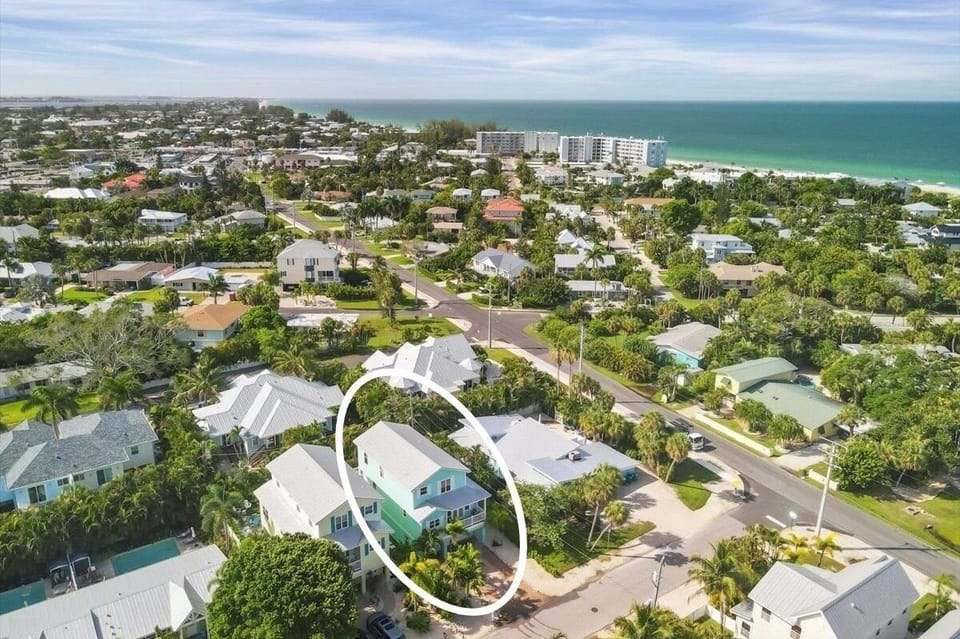 House, 4 Bedrooms | Aerial view