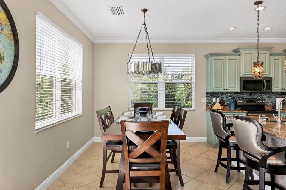 House, 4 Bedrooms | Dining