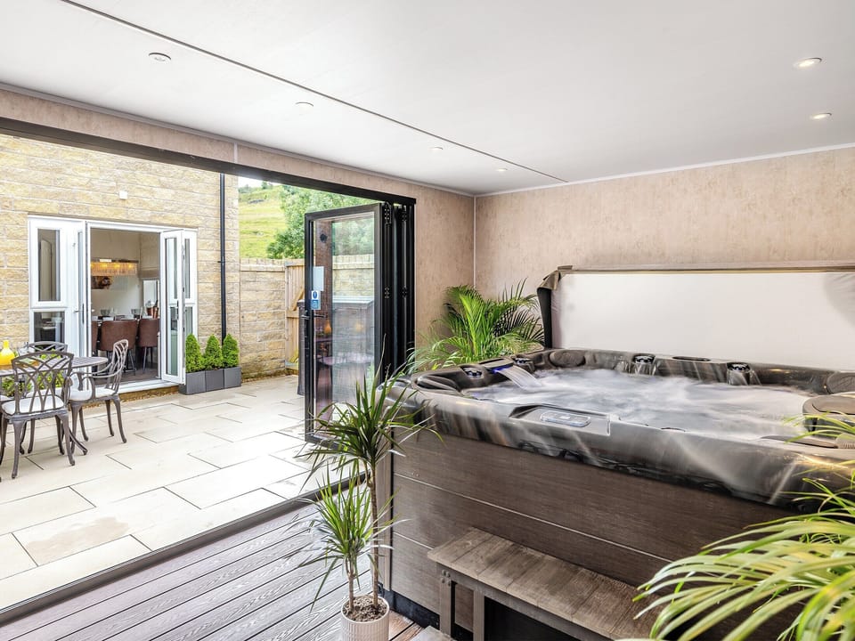 Hot tub | High Peak Retreat, Buxton