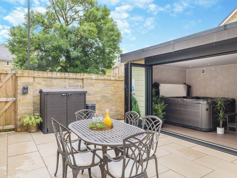 Outdoor | High Peak Retreat, Buxton