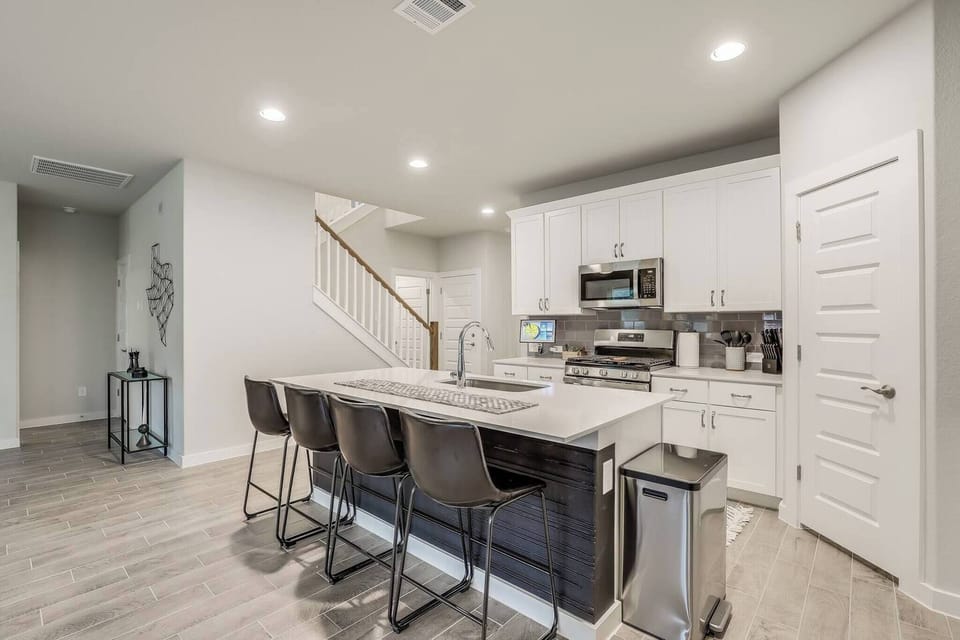 Breakfast bar & quick bites, near Roy Kizer Golf