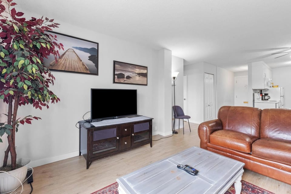 Inviting lounge room featuring a flat-screen TV setup.