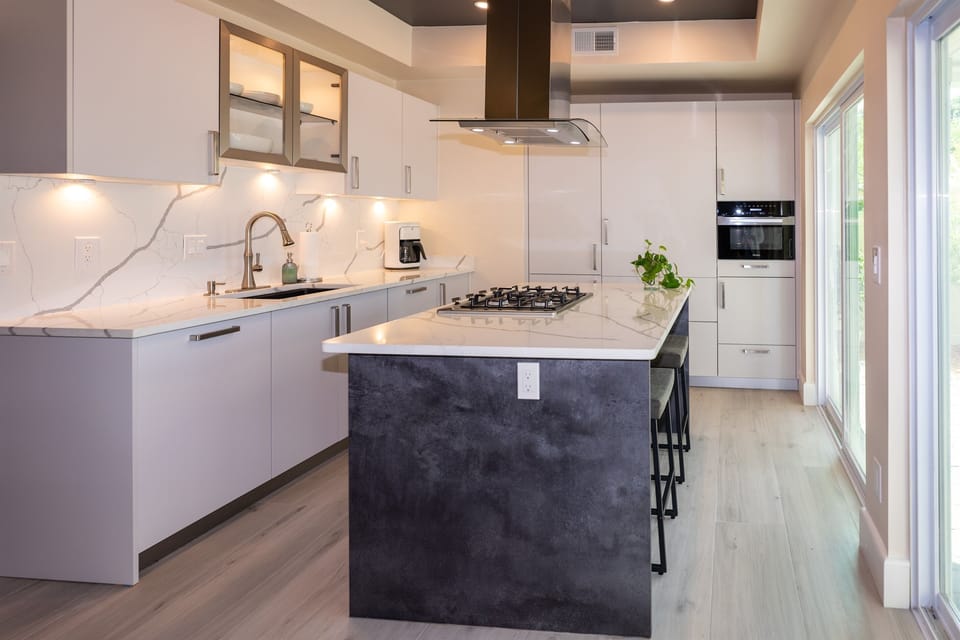 Gorgeous New Chefs' Kitchen with Miele Appliances & Gas