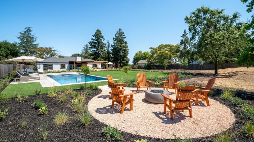 With the firepit, you can enjoy the heat of the fire even when it gets cold.
