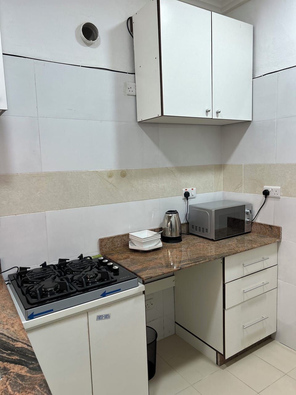 Deluxe Apartment, 1 Bedroom, Kitchenette, Beachside | Private kitchen | Electric kettle