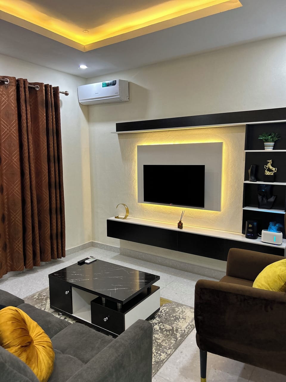 Deluxe Apartment, 1 Bedroom, Kitchenette, Beachside | Living area | Flat-screen TV