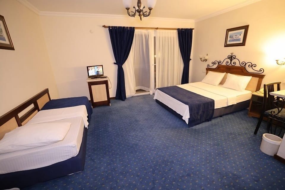 Minibar, free WiFi, bed sheets