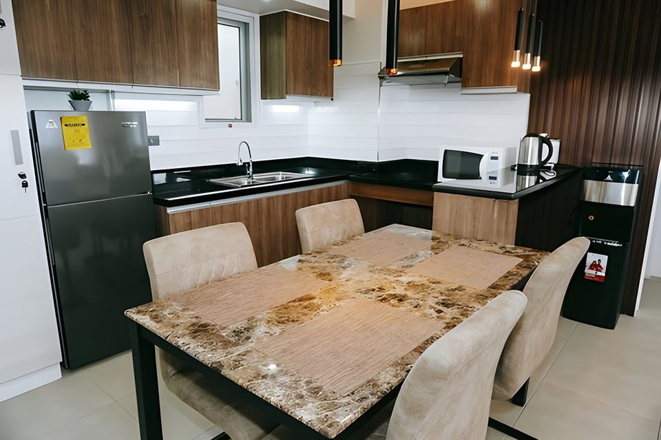 Premier Condo | In-room dining