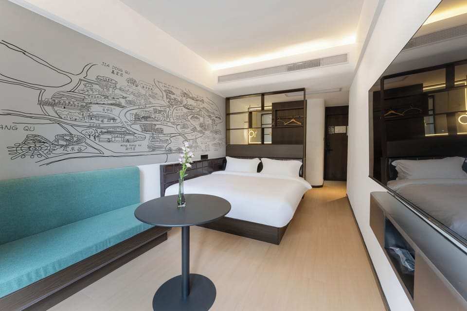 Basic Single Room | Pillowtop beds, in-room safe, blackout drapes, soundproofing