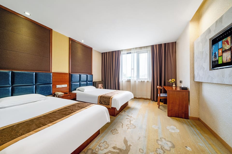 Double Room, Canal View | Desk, laptop workspace, soundproofing, free WiFi