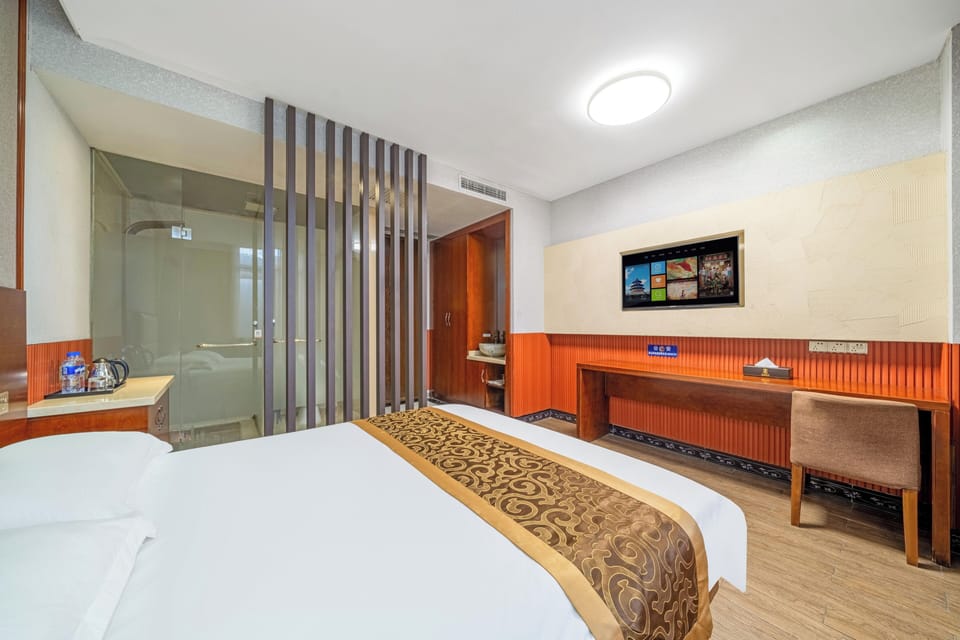 Double Room, Canal View | Desk, laptop workspace, soundproofing, free WiFi