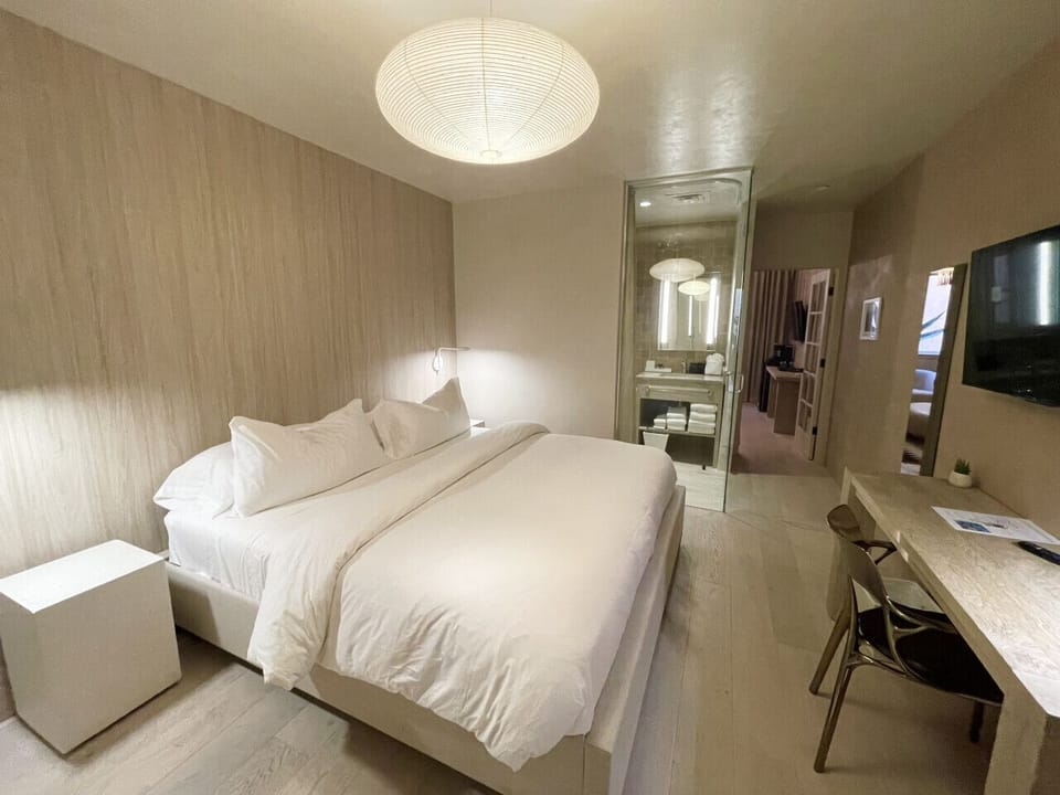 Premium King Suite